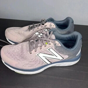 New Balance  Runners